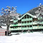 Dolomiti Schloss Hotel