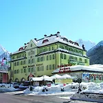 Dolomiti Schloss Canazei