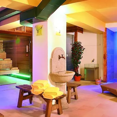 Hotel Dolomiti Schloss Canazei