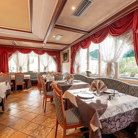 Hotel Dolomiti Schloss