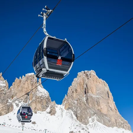 Dolomiti Schloss Hotel Canazei