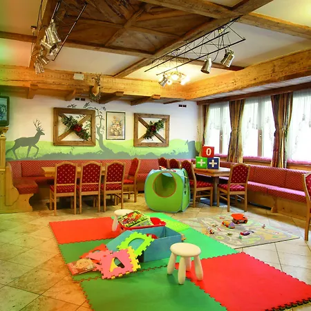Hotel Dolomiti Schloss Canazei