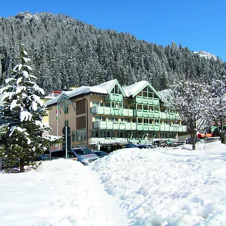 Dolomiti Schloss Canazei