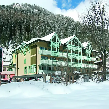 Dolomiti Schloss Hotel