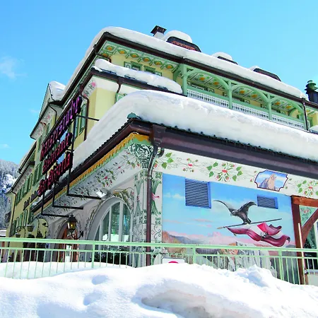 Hotel Dolomiti Schloss Canazei