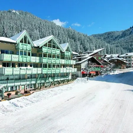 Hotel Dolomiti Schloss Canazei