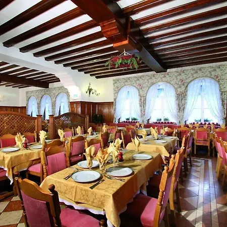 Dolomiti Schloss Canazei