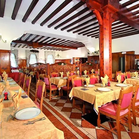 Hotel Dolomiti Schloss 4*