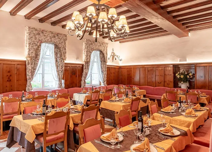 Dolomiti Schloss Отель