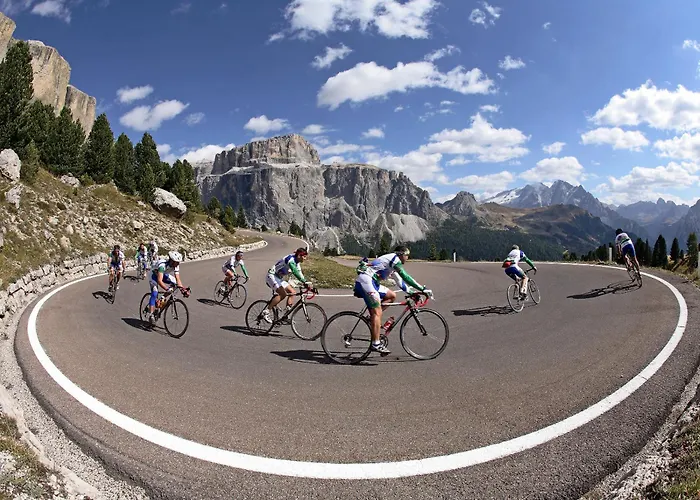 Dolomiti Schloss Канацеи
