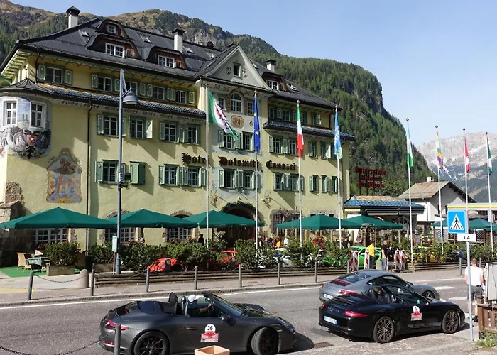 Dolomiti Schloss Канацеи