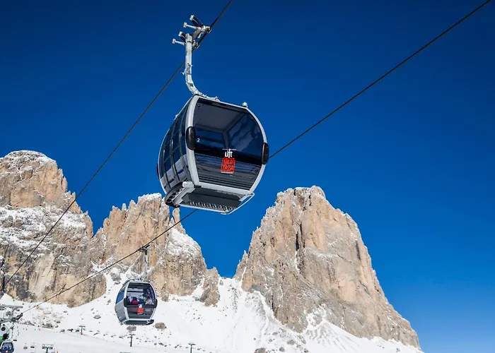 Dolomiti Schloss Отель Канацеи