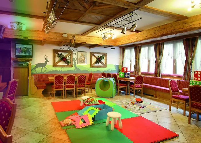 Отель Dolomiti Schloss Канацеи