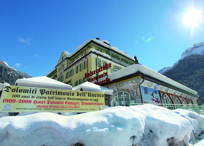 Dolomiti Schloss Отель Канацеи