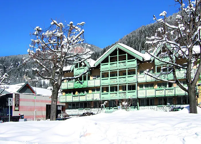 Dolomiti Schloss Отель
