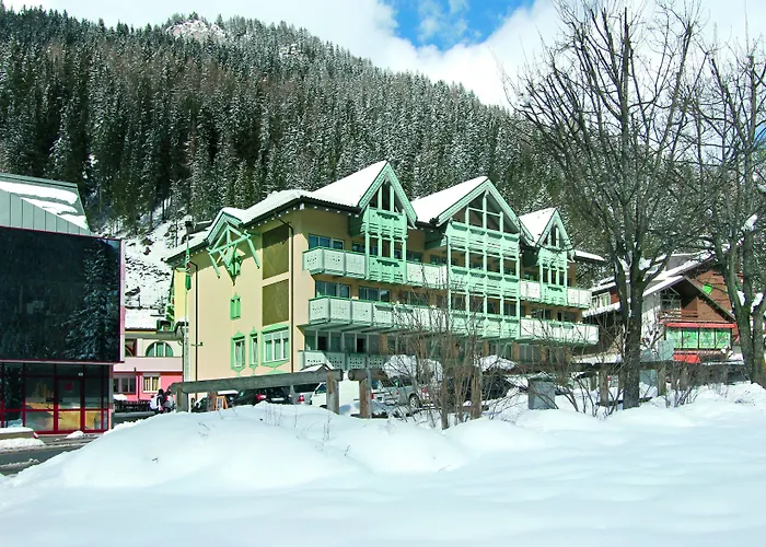 Dolomiti Schloss Отель