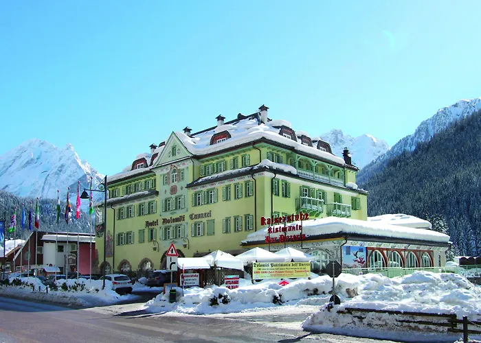 Dolomiti Schloss Канацеи
