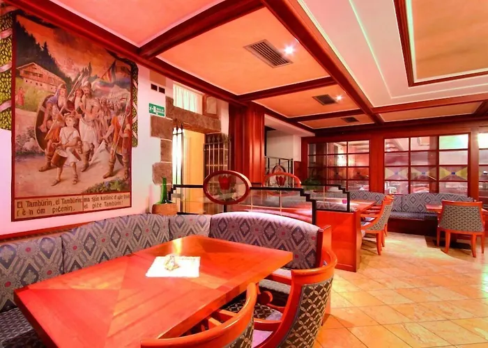 Отель Dolomiti Schloss Канацеи