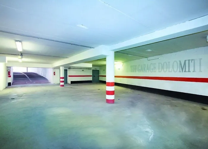 Dolomiti Schloss Отель