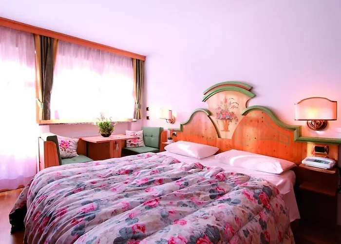 Dolomiti Schloss Отель